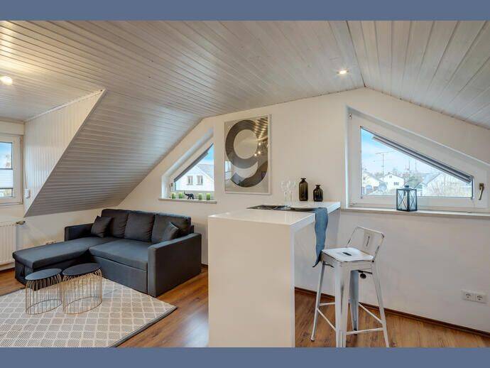 Möbliert: Schöne Dachgeschosswohnung in Lerchenau, 80935 München (Feldmoching-Hasenbergl Milbertshofen-Am Hart)