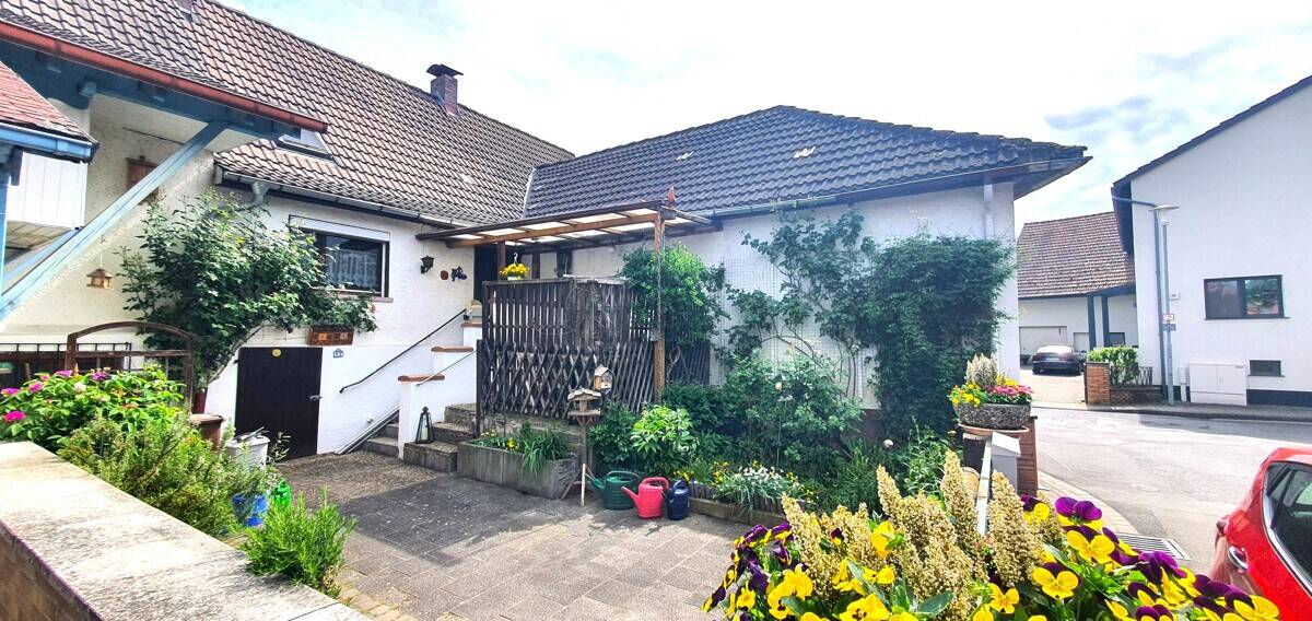 Von außen klein, innen ein echtes Raumwunder! Familienhaus mit Herz und Potenzial, 63505 Langenselbold