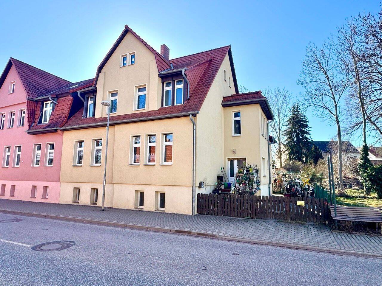 Innenstadtlage mit Grundstück –> Doppelhaushälfte mit Ausbaupotential, 6493 Ballenstedt
