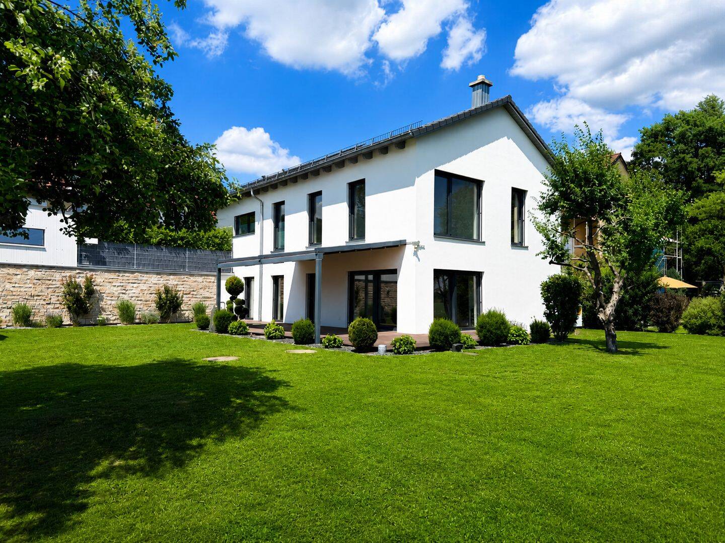 Licht, Weite und Privatsphäre – moderne Villa in Premiumlage von Tegernheim, 93105 Tegernheim