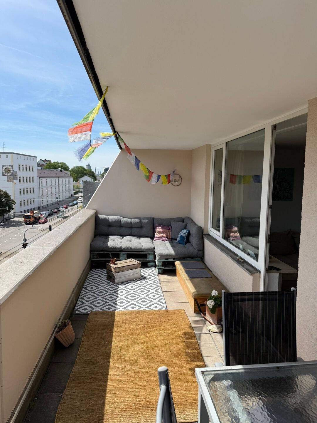 Traumhafte 2-Zimmer-Wohnung / Berg-am-Laim / mit 2 großen Balkonen im obersten Stock, 81673 München (Berg am Laim)