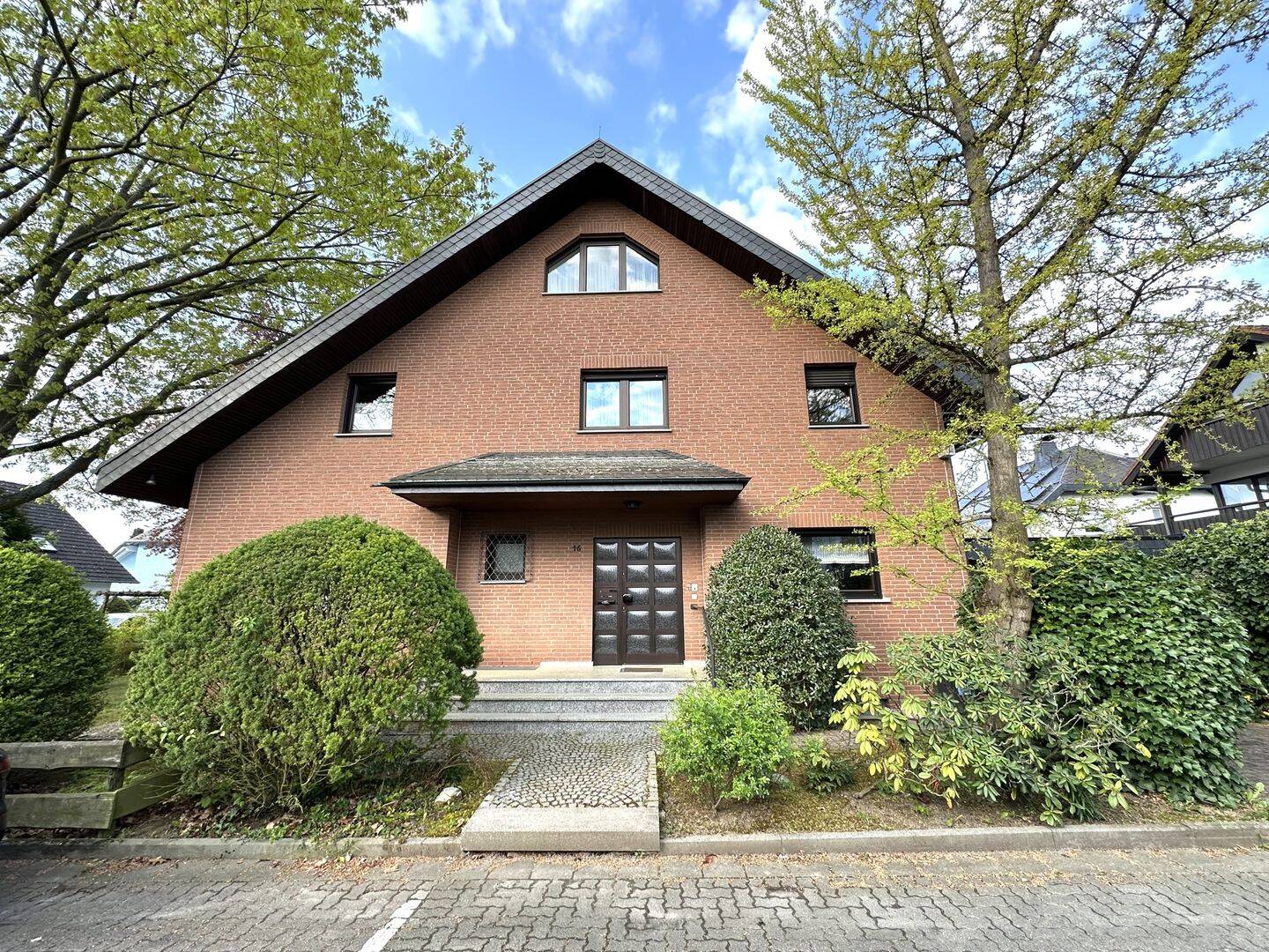 Einfamilienhaus mit integrierter Einliegerwohnung für die große Familie!, 65830 Kriftel
