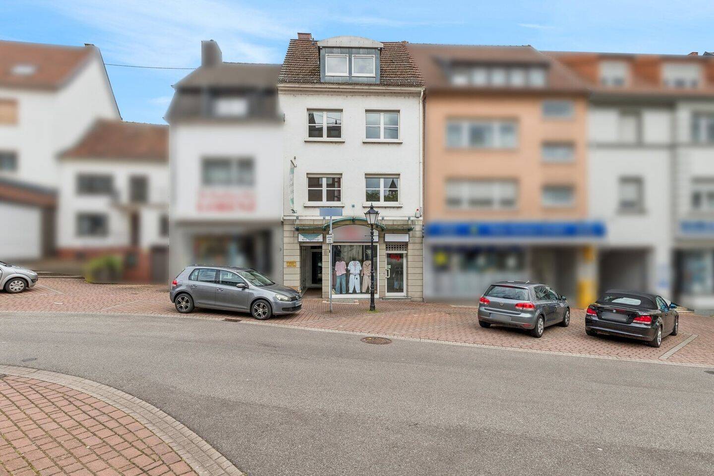 Solides Investment: Wohn- und Geschäftshaus mit 4 Stellplätzen, 66359 Bous