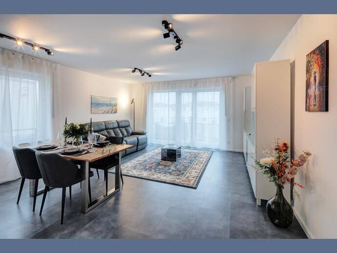 Möbliert: Helle 3-Zimmer Wohnung, neuwertig möbliert, 82008 Unterhaching