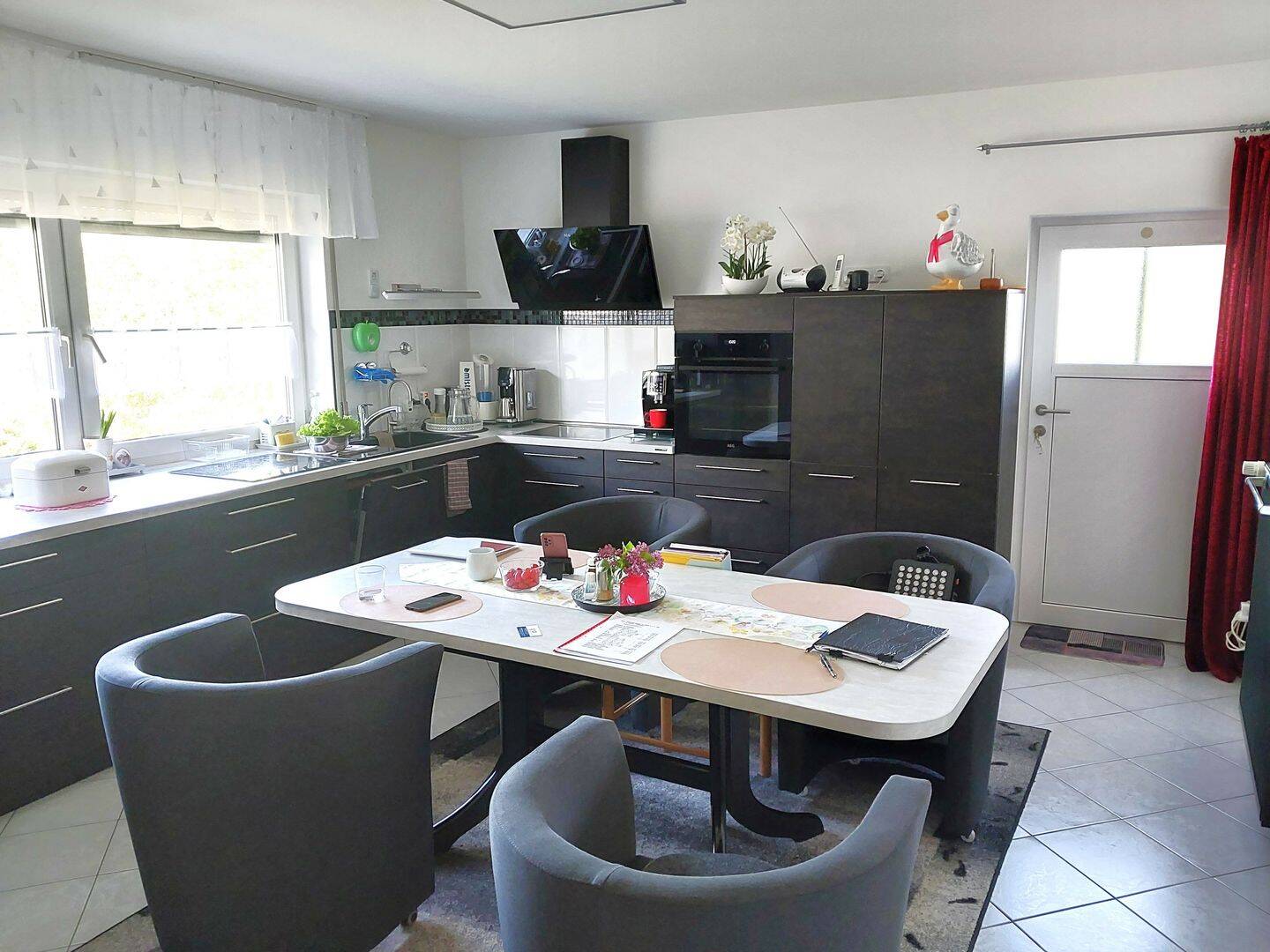 Zweifamilienhaus mit zwei Garagen und großem Garten – Ihr idyllischer Rückzugsort!, 51580 Reichshof