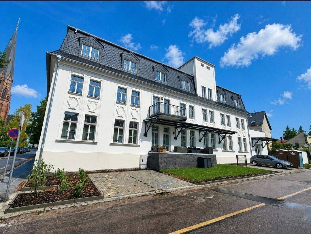 Traumhafte-4-Raum-Wohnung mit privatem Atrium, 2 Terrassen + Garten, Gästebad, Abstellraum, Balkon, 9661 Hainichen