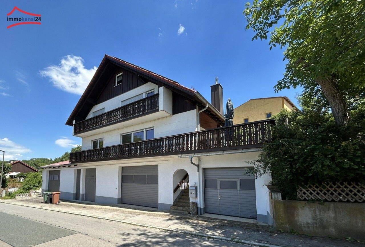 Zweifamilienhaus mit Garten, Garagen und Photovoltaikanlage in 91719 Heidenheim, 91719 Heidenheim