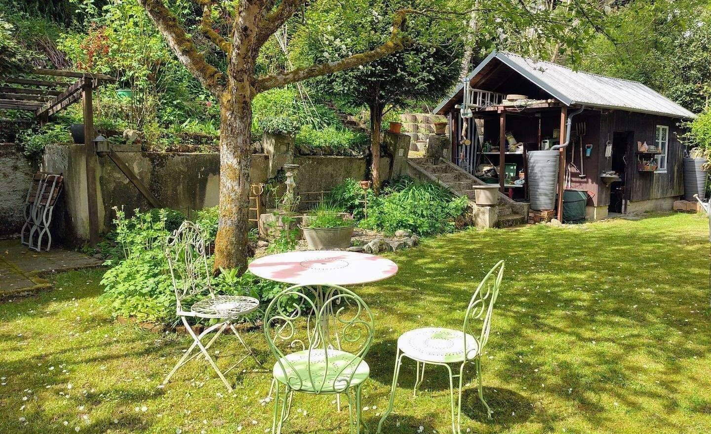 FR-Günterstal Charme 4,5-Zi-Whg mietfrei + origi. Holzdielen + 88qm + PV-Anlage + Gründerzeit + Gartenhs + Paradiesgarten + Teileigentum mögl., 79100 Freiburg im Breisgau (Günterstal Vauban Wiehre)