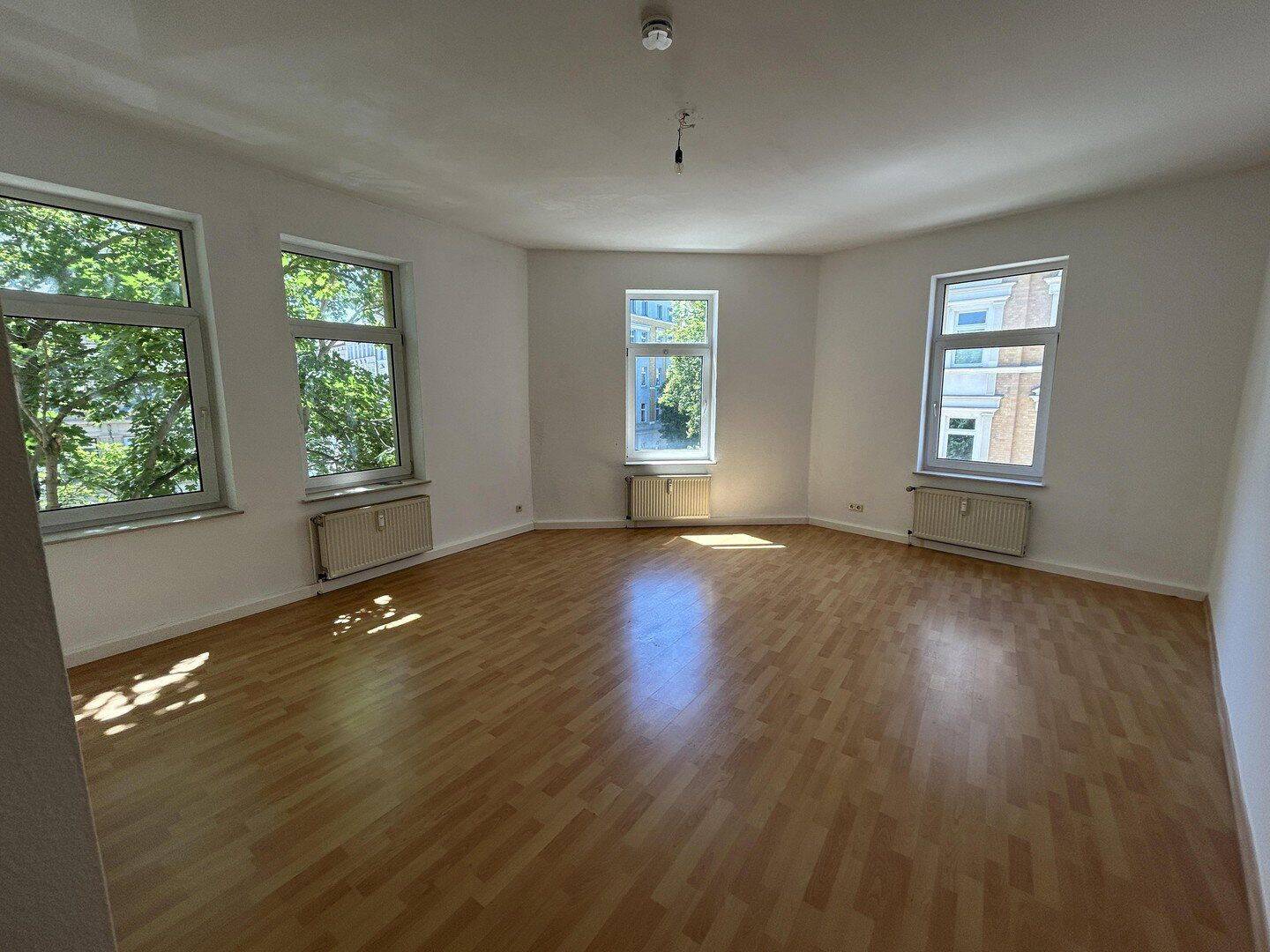 helle 1-Raum-Wohnung mit separater Küche, 6110 Halle (Saale) (Damaschkestraße Gesundbrunnen Innenstadt Lutherplatz Saaleaue)