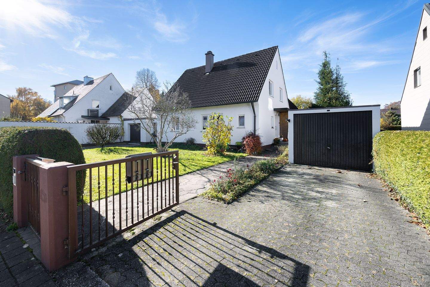 Charmante Haushälfte mit großem Gartenanteil – gepflegtes Wohnen in guter Lage von Erding, 85435 Erding