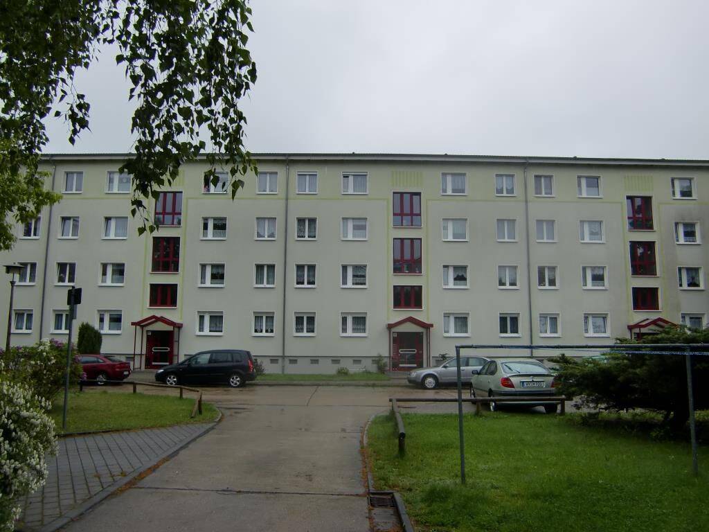 3-Raumwohnung mit Tageslichtbad, Badewanne und Balkon im ruhigen WK VI, 2977 Hoyerswerda