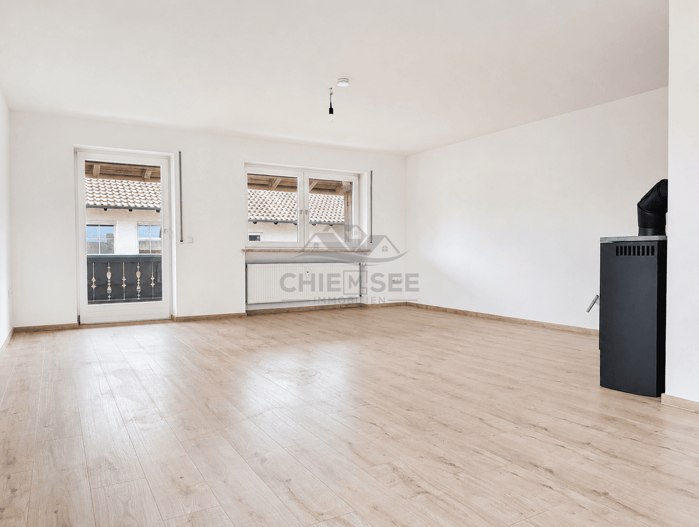 Schöne 2-Zimmer-Wohnung in zentraler und ruhiger Lage am Chiemsee, 83339 Chieming