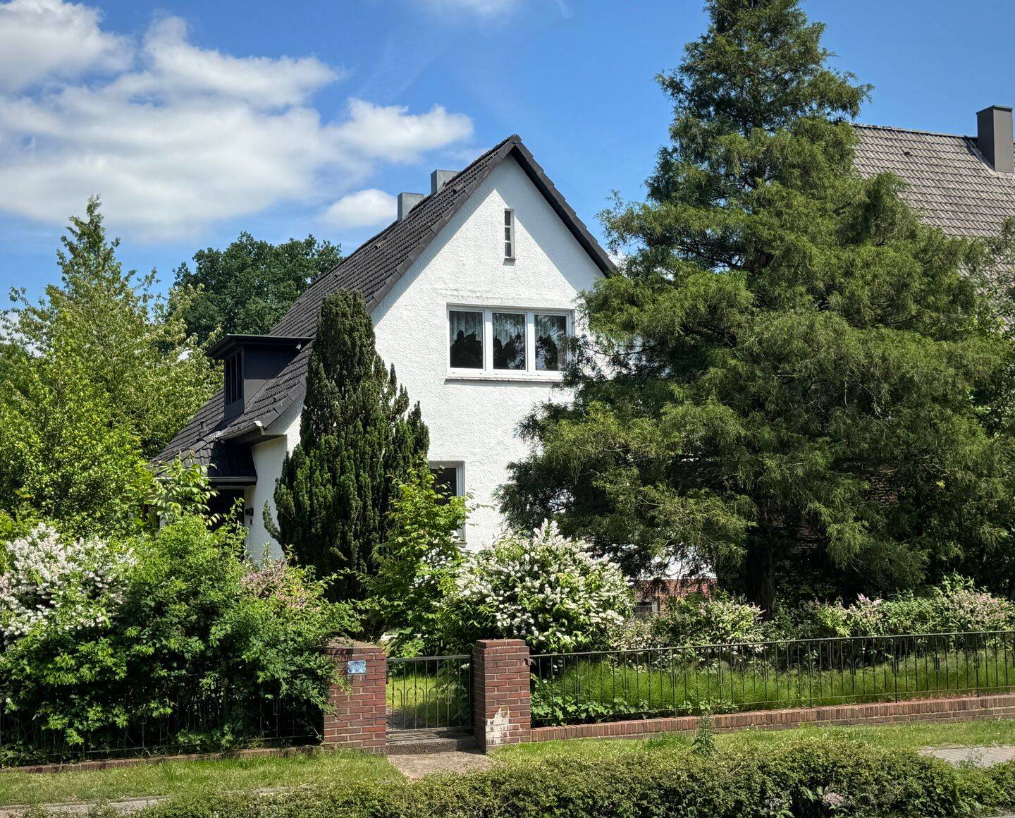 Einfamilienhaus mit außergewöhnlichem Entwicklungspotenzial in begehrter Wohnlage, 22927 Großhansdorf