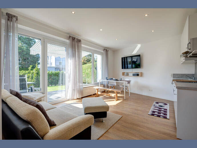 Möbliert: Gartenwohnung mit sehr schöner Terrasse in Forstenried