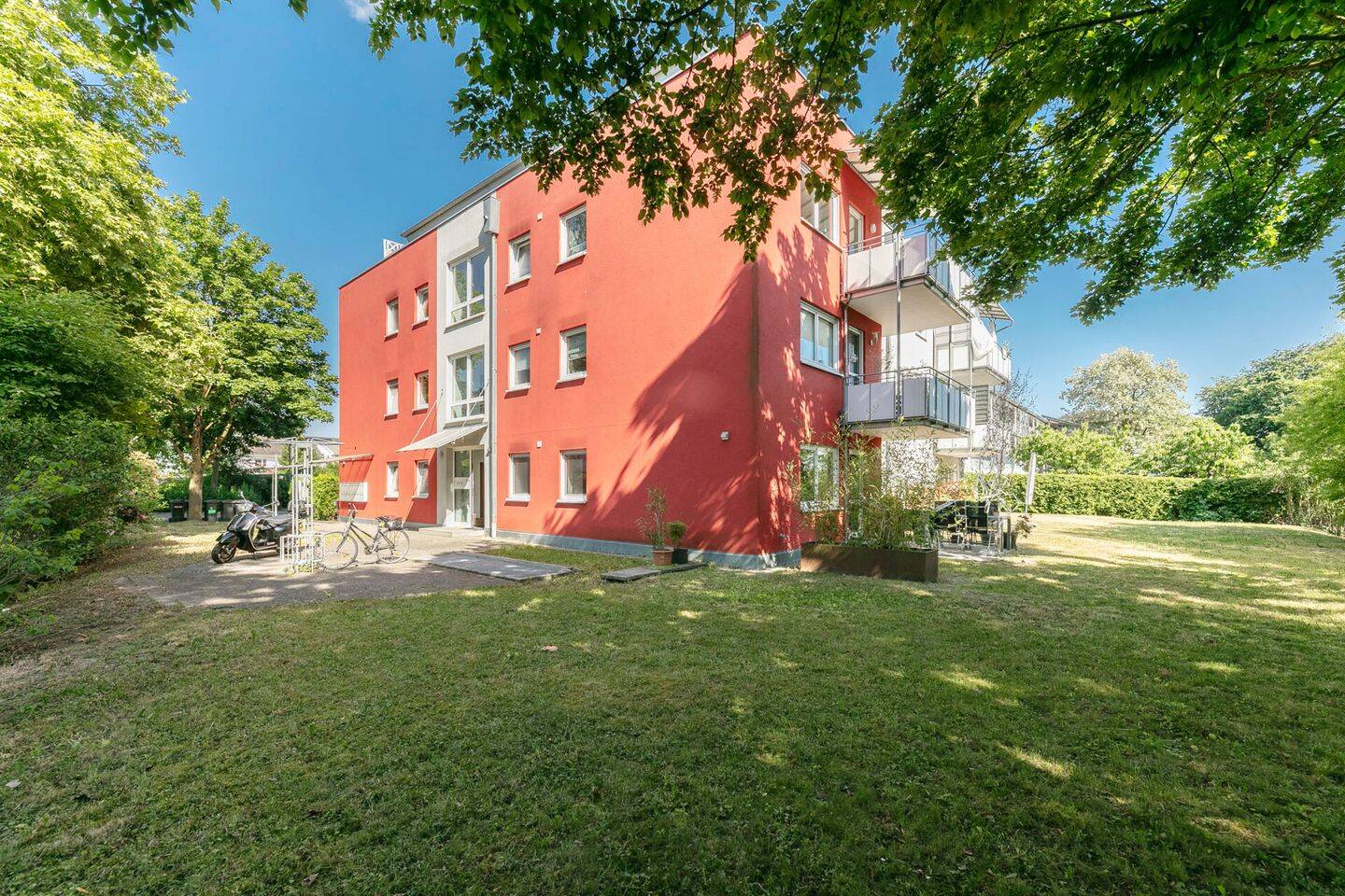 Wohnen mit Komfort: 2 Zimmer, Balkon und Tiefgaragenstellplatz, 89233 Neu-Ulm