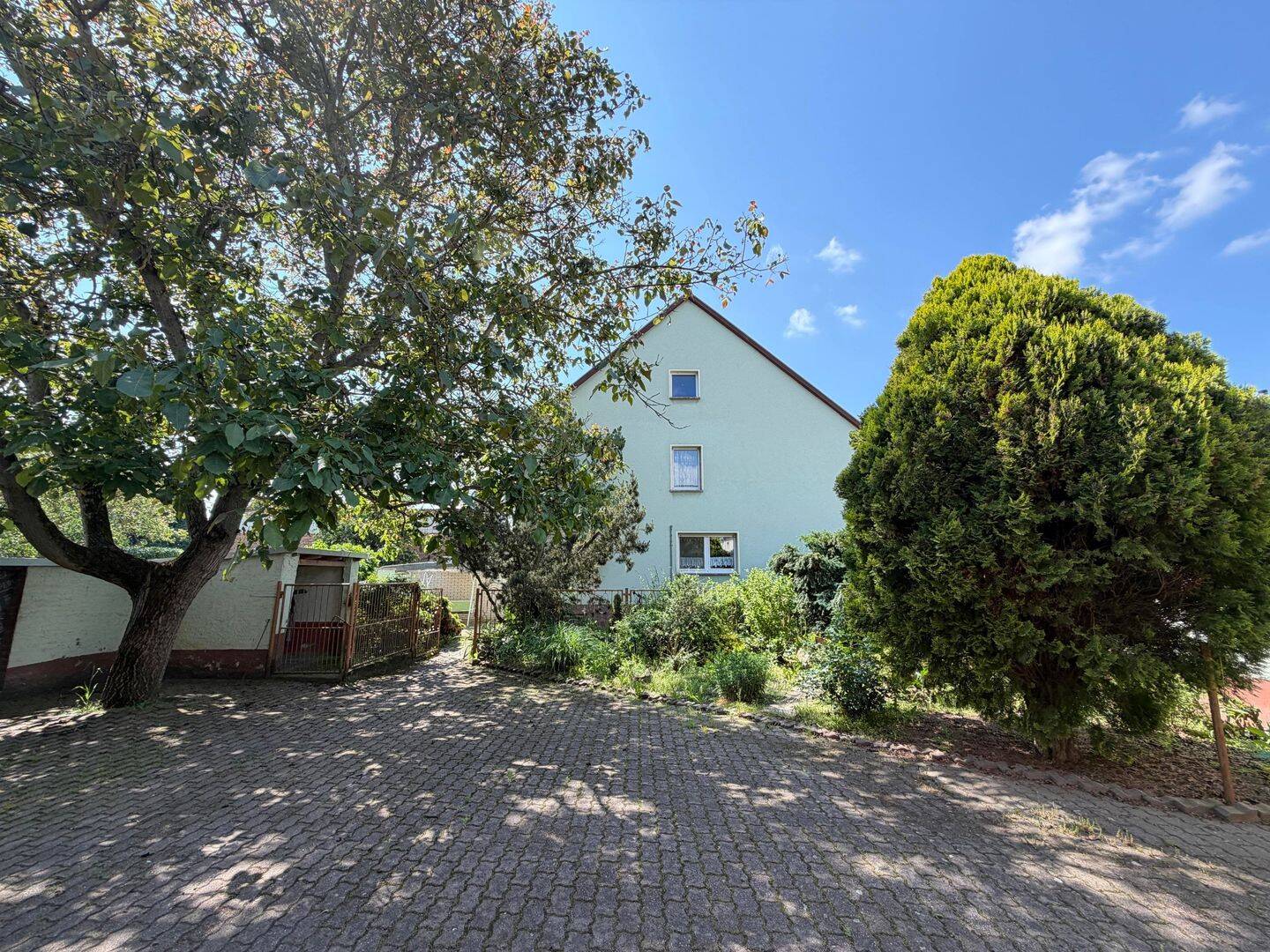 Platz für die ganze Familie – Einfamilienhaus mit großem Garten und Nebengebäude, 4509 Löbnitz
