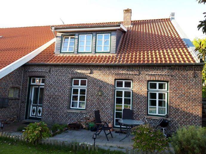 Schicke Maisonette-Wohnung in kernsaniertem Haus in Schortens, 26419 Schortens (Stadt Wilhelmshaven)
