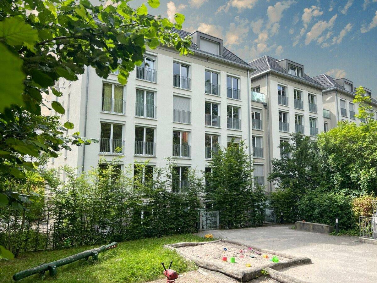 Lage, Lage, Hölderlinplatz! 4-Zimmer-Wohnung mit Neubau-Standard, 70193 Stuttgart (Nord West)