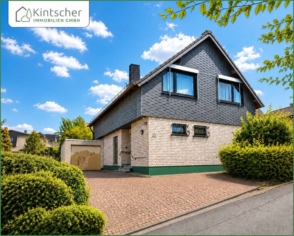Freistehendes Einfamilienhaus mit 4 Schlafzimmern, Garage und Keller in Burscheid, 51399 Burscheid