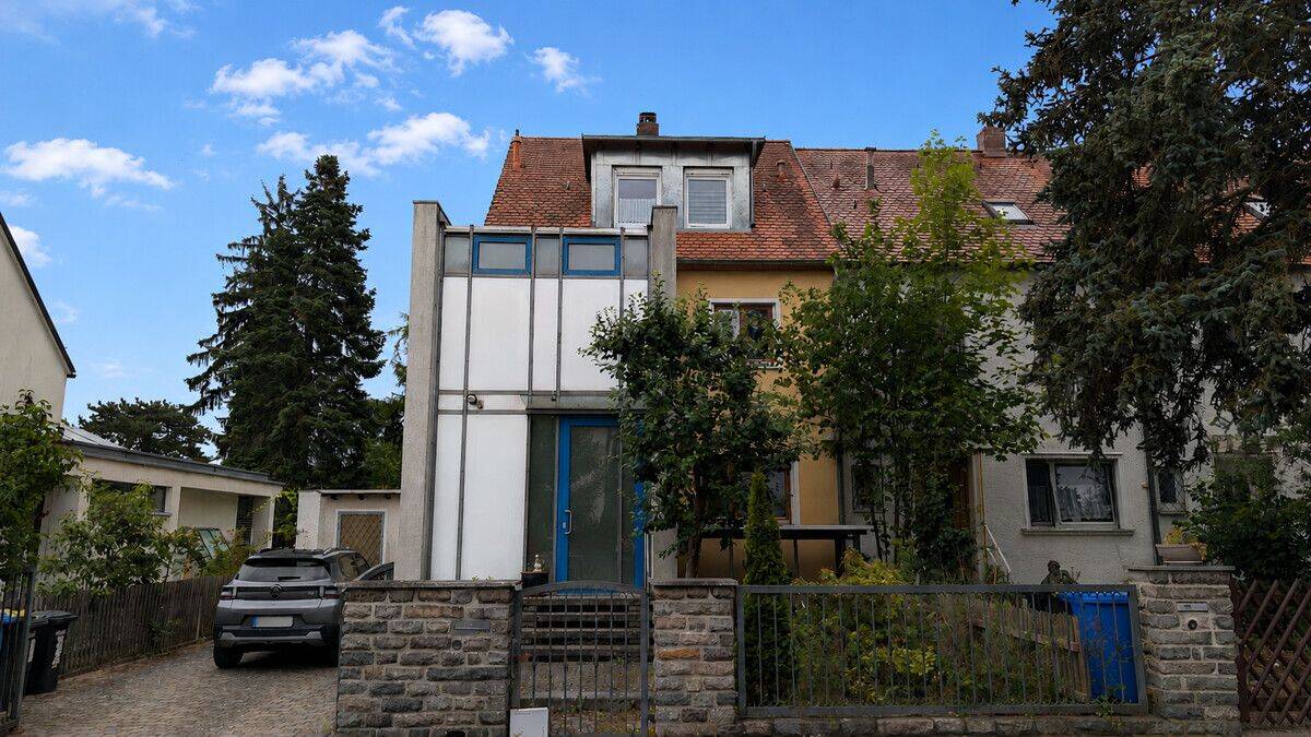 Familienfreundliches Reihenendhaus mit großem Garten in Nürnberg-Zabo, 90480 Nürnberg (Gleißhammer Mögeldorf Tiergarten Weichselgarten Zerzabelshof)