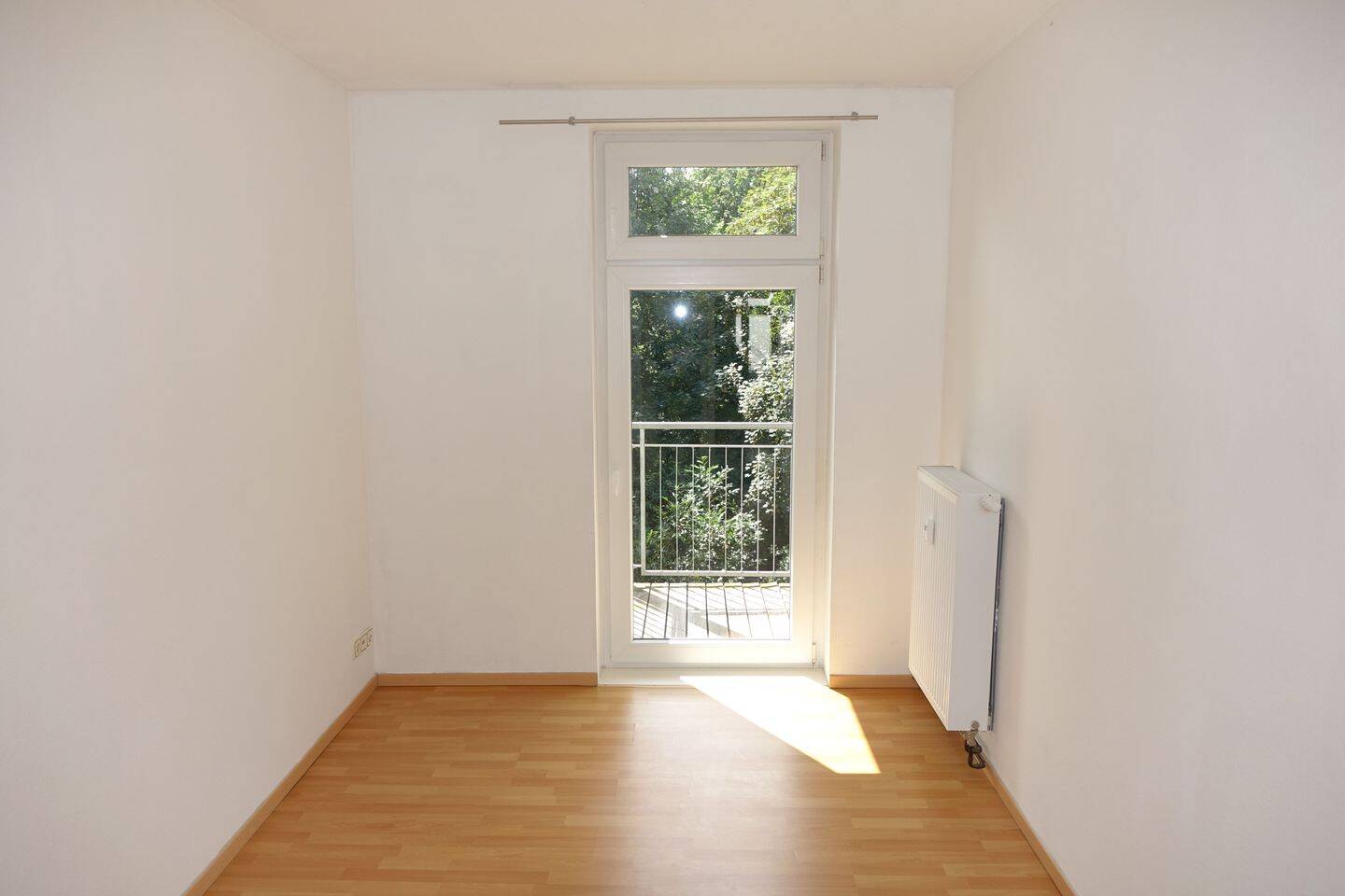 NUR 1.195,- EUR WARM ++ Wohnung mit Sonnenbalkon zum Park ++, 12555 Berlin (Treptow-Köpenick Köpenick)