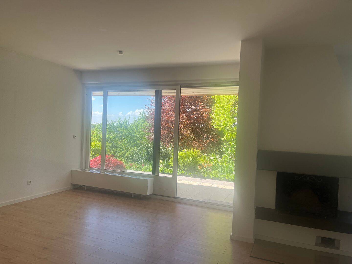 Wunderschöne Dreizimmerwohnung mit großem Garten und Terrasse in Wiesbadener 1A Lage, 65193 Wiesbaden (Sonnenberg Wiesbaden)