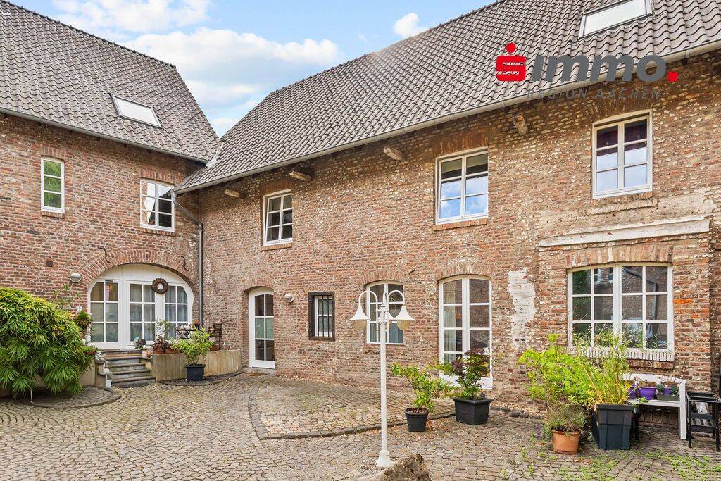 Bezugsfreie Eigentumswohnung mit Hauscharakter, Stellplatz und eigenem Garten im denkmalgeschützten Vierkanthof, 52134 Herzogenrath