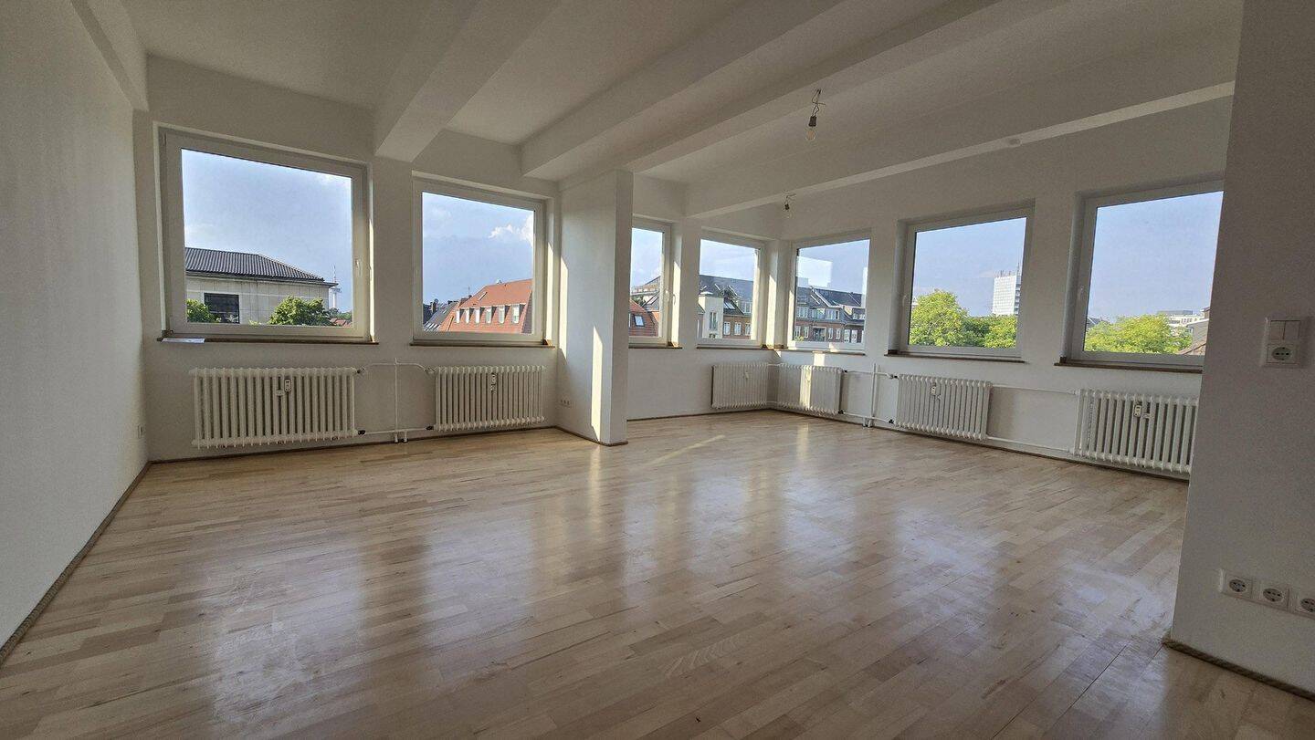 Großzügige sanierte 5 Zimmer Etagenwohnung in Rüttenscheid mit Balkon, Gäste Bad, Aufzug, 4. OG, 45130 Essen (Rüttenscheid Südviertel)