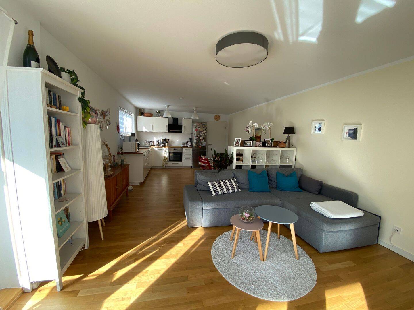 Moderne und gut geschnittene 3-Zimmer Wohnung mit Balkon und Stellplatz, 53117 Bonn (Auerberg Buschdorf Graurheindorf Zentrum Castell)