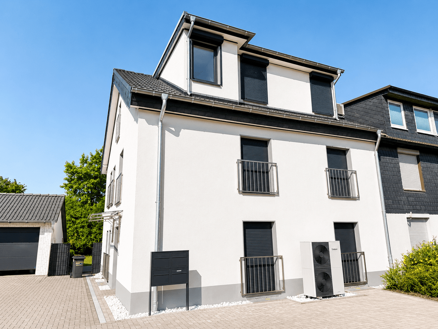 Erstbezug nach Sanierung: Großzügige 3-Zimmer-Wohnung mit Terrasse, Einbauküche Garage & Stellplatz, 44892 Bochum (Langendreer)