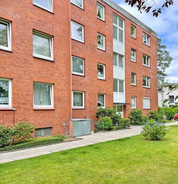 Zum Selbstgestalten: 3-Zimmer-Wohnung mit Balkon, Einbauküche und Tiefgarage in Meiendorf!, 22145 Hamburg (Wandsbek Farmsen-Berne Rahlstedt)