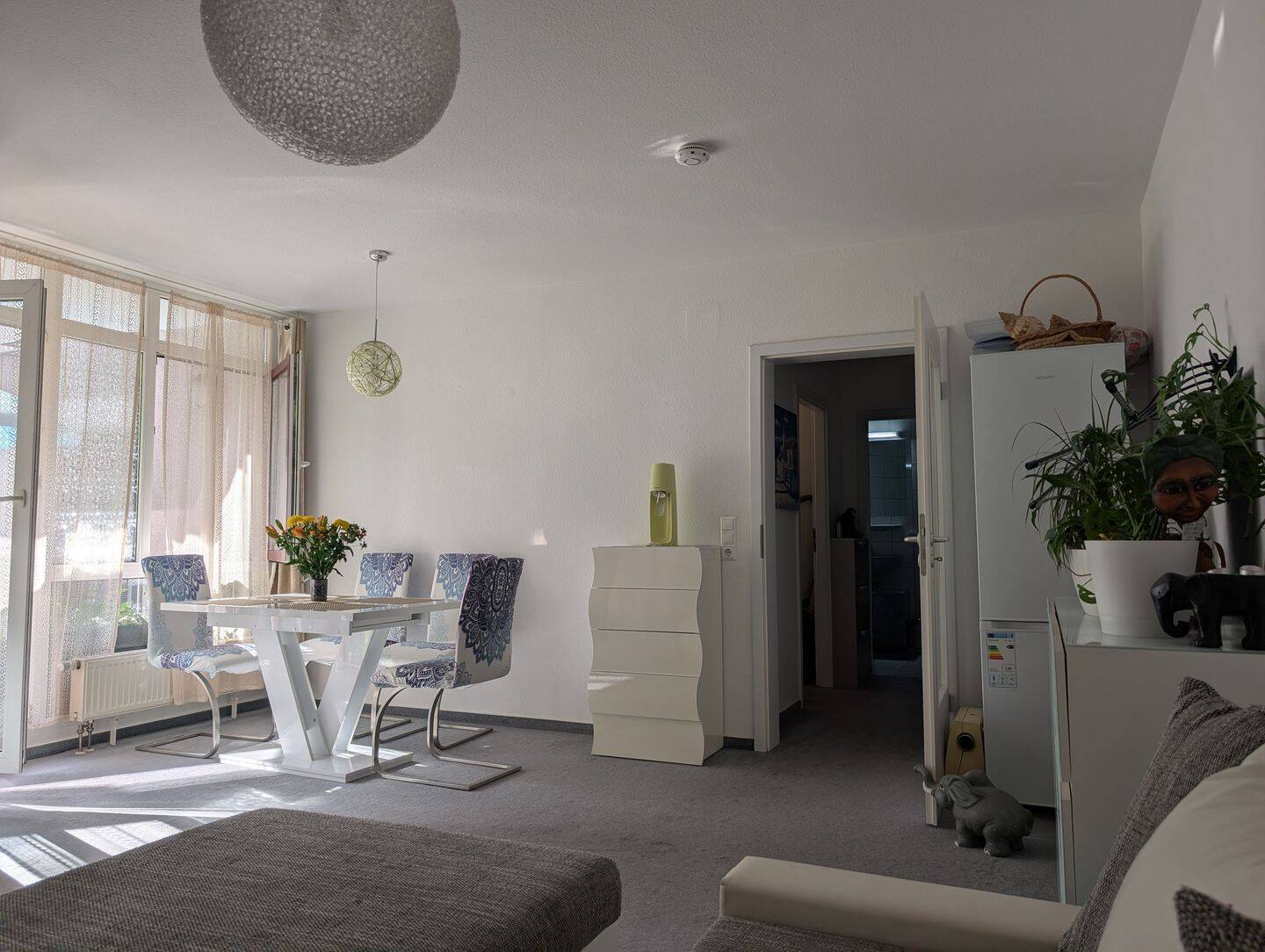 Helle und zentral gelegene 2-Zimmerwohnung mit Südwest-Balkon am Frankfurter Hbf, 60329 Frankfurt am Main (Bahnhofsviertel Gallus Gutleutviertel Innenstadt)