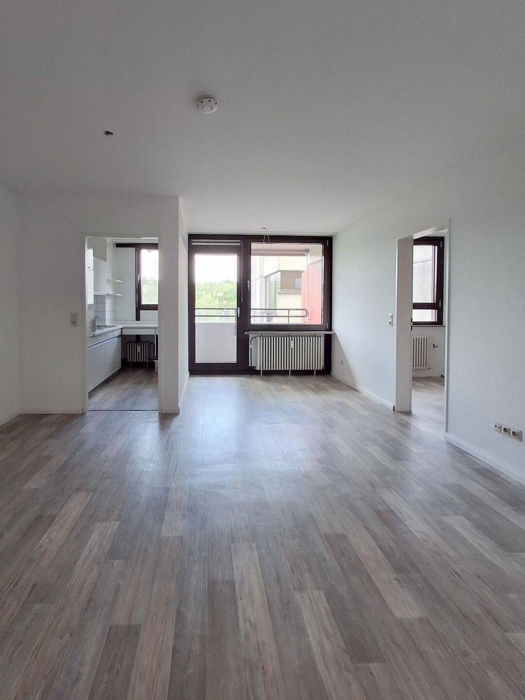 Gemütliche 2-Zimmer-Wohnung mit Balkon und Einbauküche, 71229 Leonberg