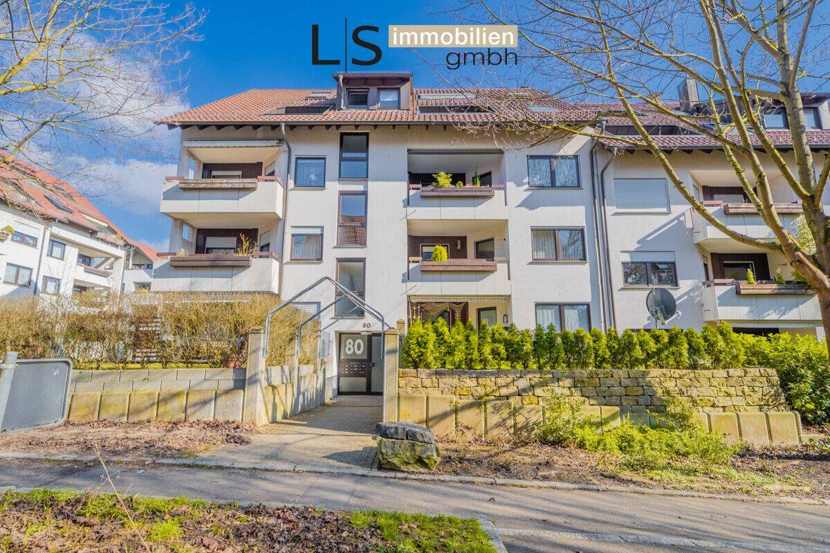 Dachgeschosswohnung mit Potenzial – 3 Zimmer, Aufzug, Top-Lage & 2 Stellplätze – sofort frei!, 70736 Fellbach