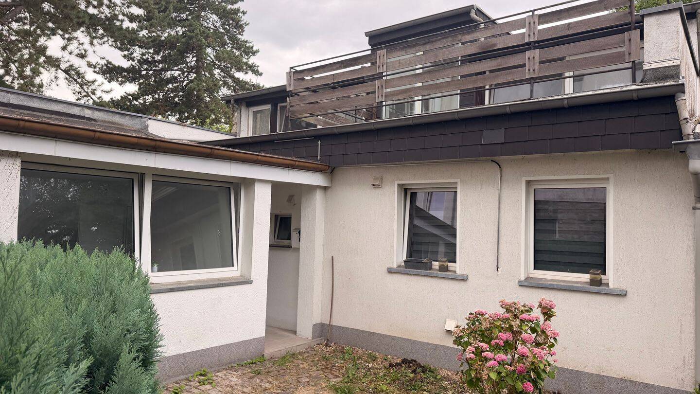 Charmante Maisonettewohnung mit Dachterrasse, Garten in ruhiger Hinterhauslage in Essen-Stadtwald, 45134 Essen (Bergerhausen Bredeney Rellinghausen Stadtwald)