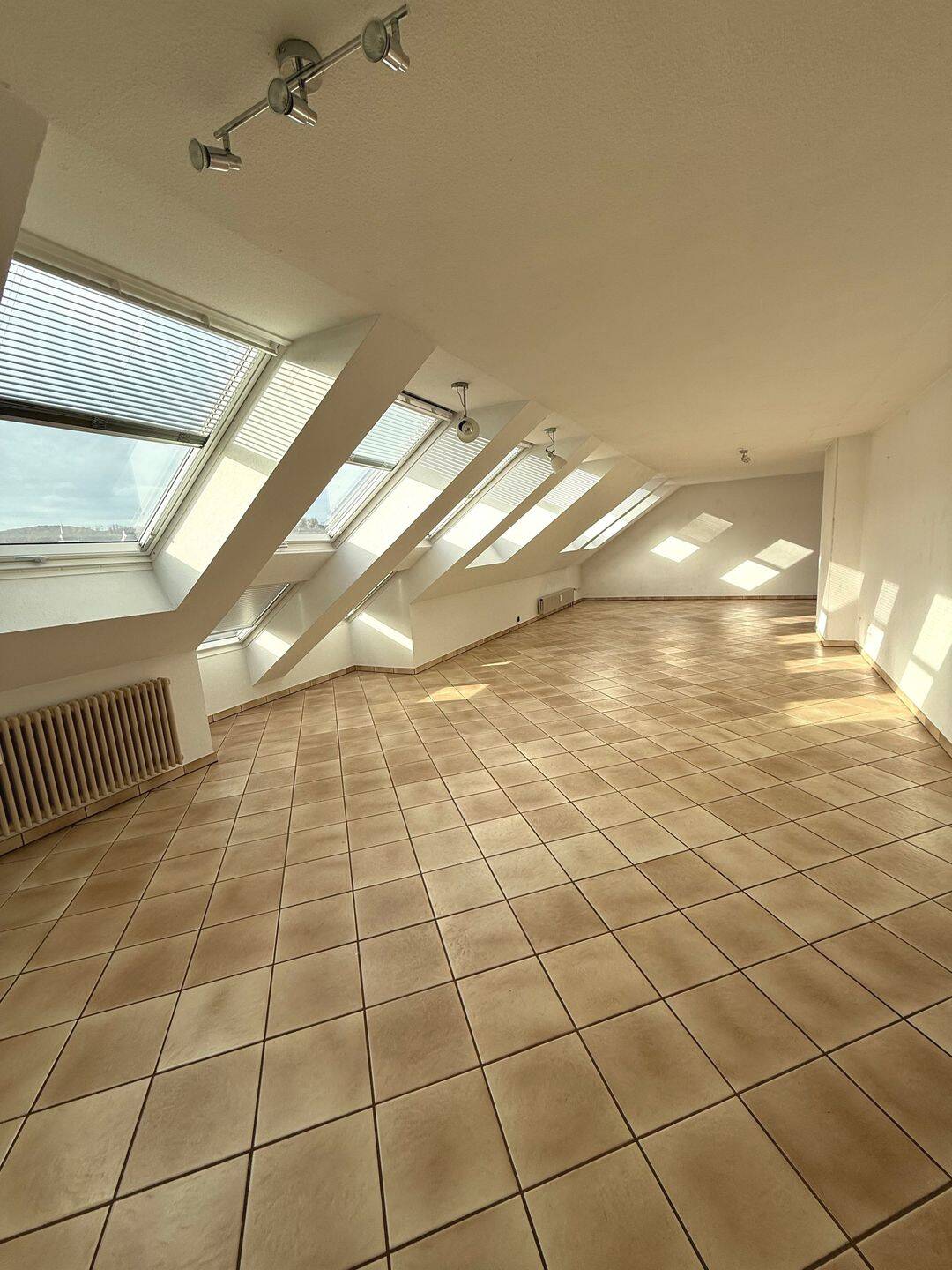Großzügige Dachgeschosswohnung mit Balkon in bester Innenstadtlage, 59821 Arnsberg