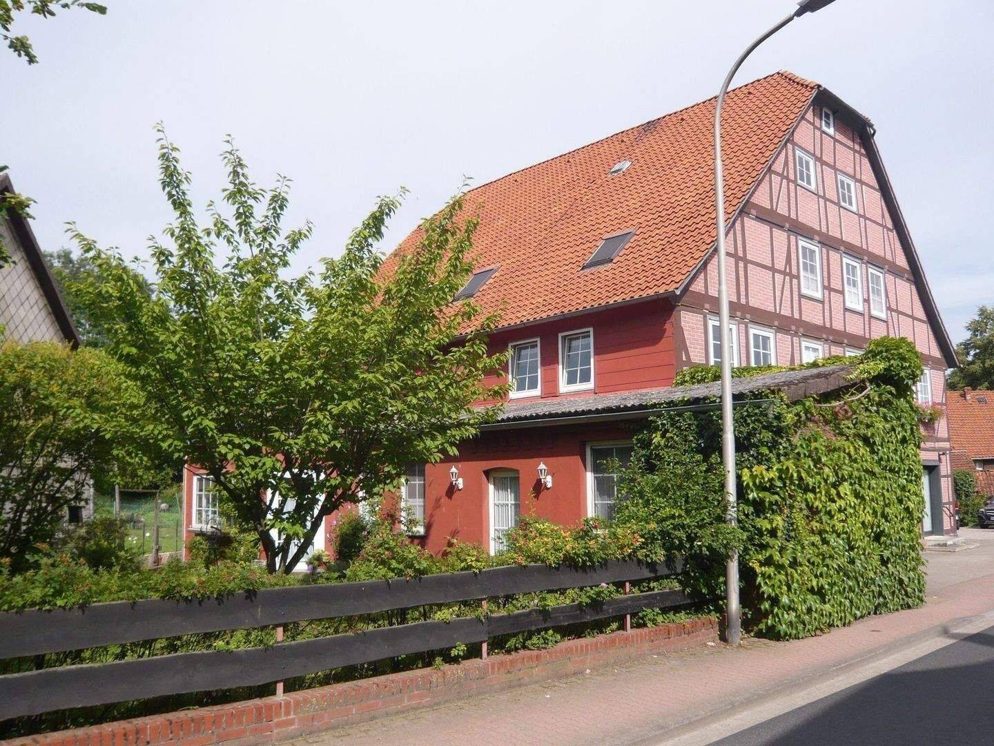 3-Familienhaus mit Fachwerkfassade im Dorfkern (vermietet), 31840 Hessisch Oldendorf
