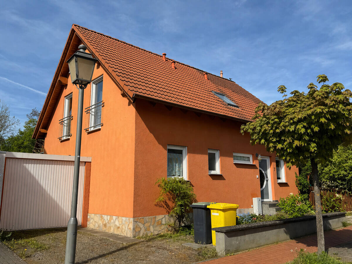 Charmantes Einfamilienhaus in schöner Wohnlage von Nidderau-Ostheim, 61130 Nidderau