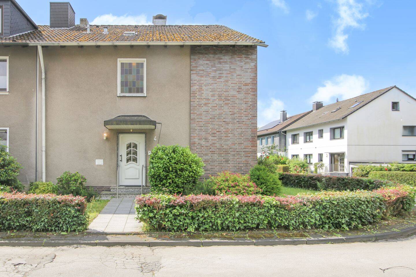 Zweifamilienhaus ca. 201 m² mit Garten und Garage in Mülheim-Heißen, 45472 Mülheim an der Ruhr (Heißen Heißen-Fulerum Holthausen Mitte-Ost Winkhausen)