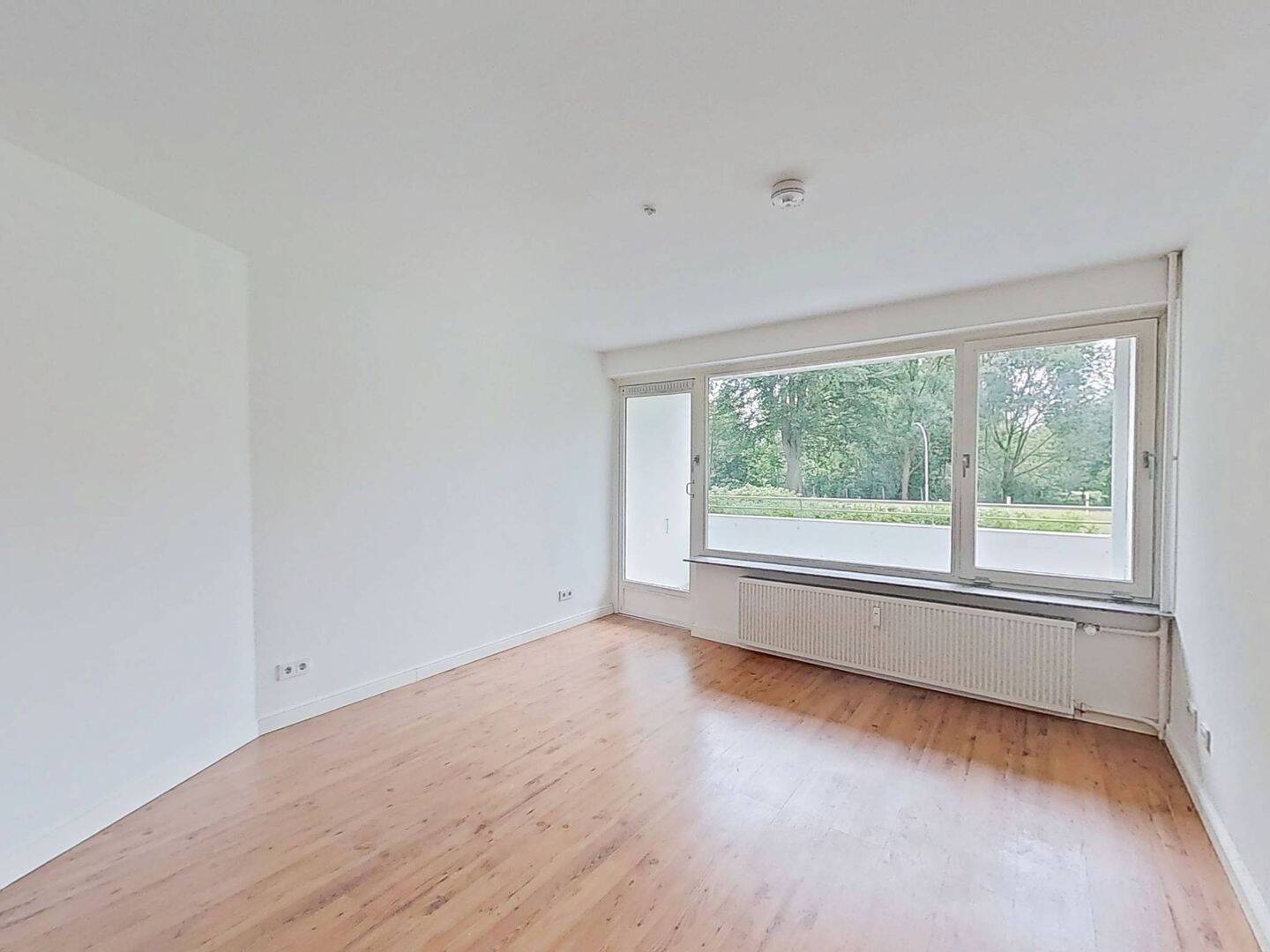 Schickes Single-Apartment mit großem BALKON und EBK, 25436 Groß Nordende