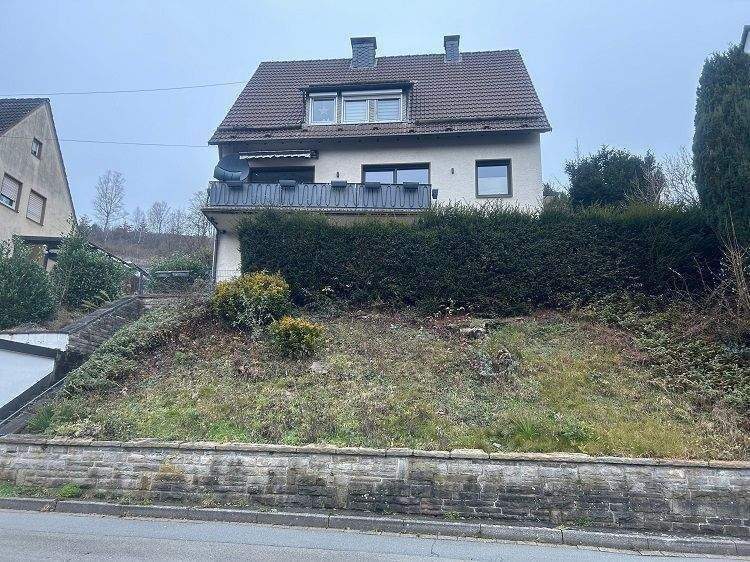 Familienfreundliches Einfamilienhaus mit einer Garage, Terrasse, schönem Garten und tollem Ausblick in Höhenlage von Werdohl-Eveking…, 58791 Werdohl