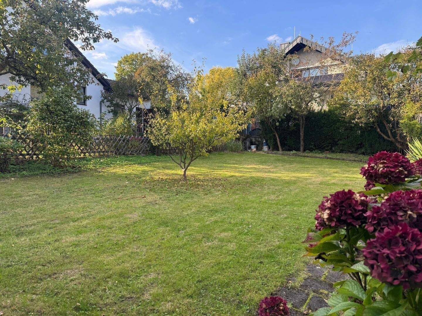 Mettmann Süd: Freistehendes Einfamilienhaus mit Einliegerwohnung, Ausbaureserve, schönem Garten & Garage in ruhiger Sackgasse!, 40822 Mettmann