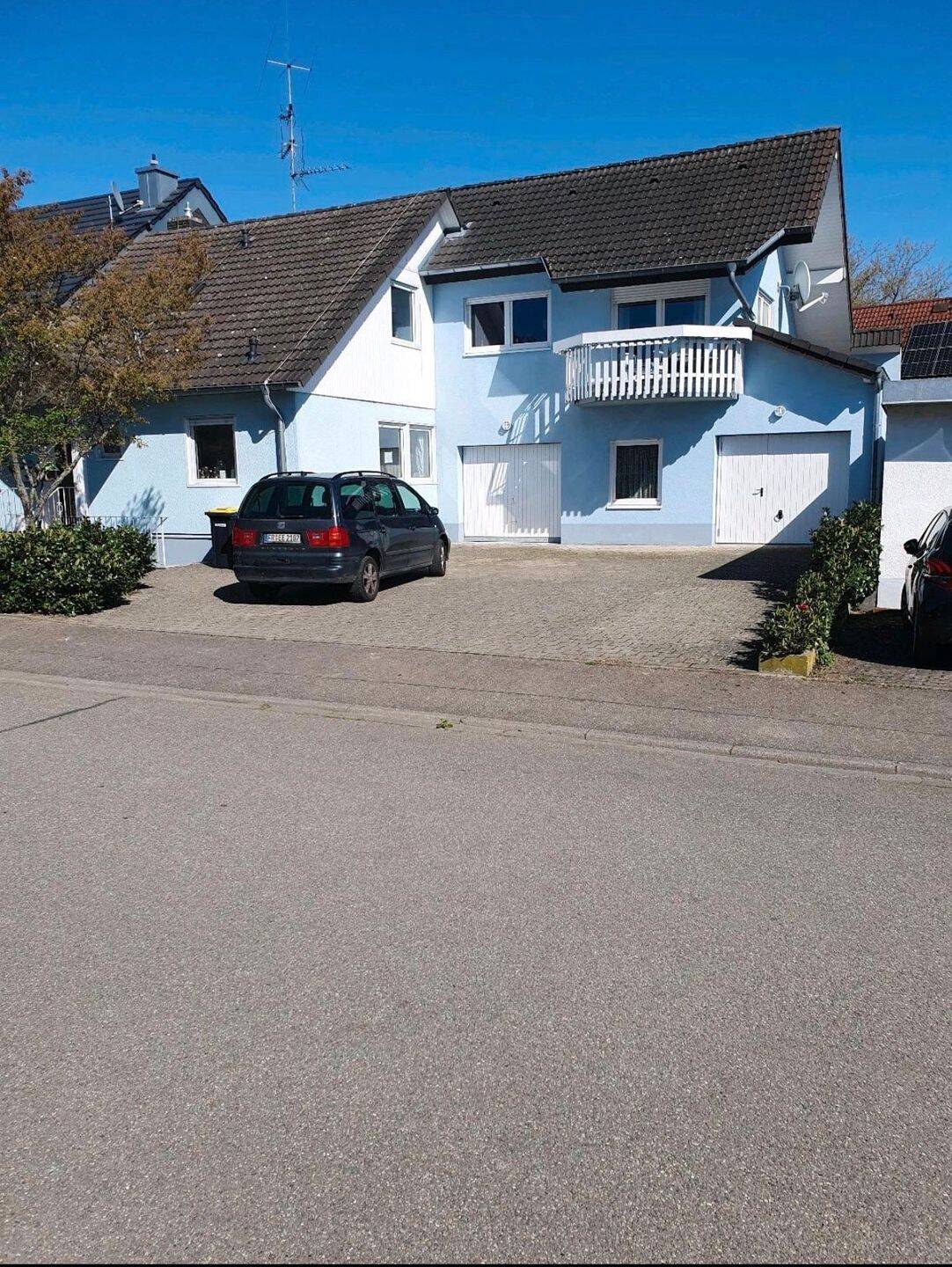 Großzügiges Wohnhaus mit 8 Zimmern, Garten, Balkon und mehreren Stellplätzen in Breisach-Gündlingen zu vermieten, 79206 Breisach am Rhein
