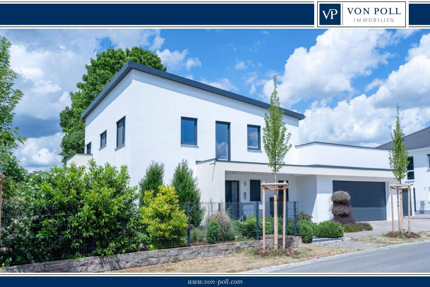 Exklusives Einfamilienhaus mit Pool, Dachterrasse und Rückzugsoase in Munzingen bei Wallerstein, 86757 Wallerstein