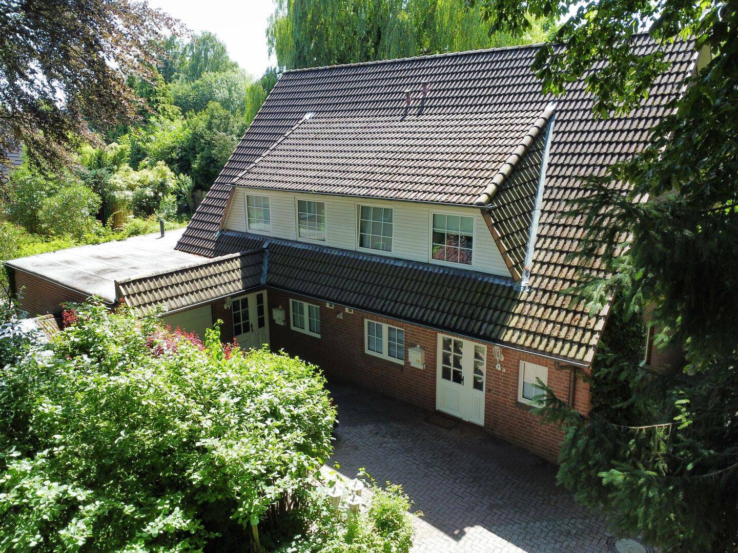 Gepflegtes und mietfreies Einfamilienhaus /Zweifamilienhaus in Reinfeld mit Garage – 2 Einheiten, 23858 Reinfeld (Holstein)