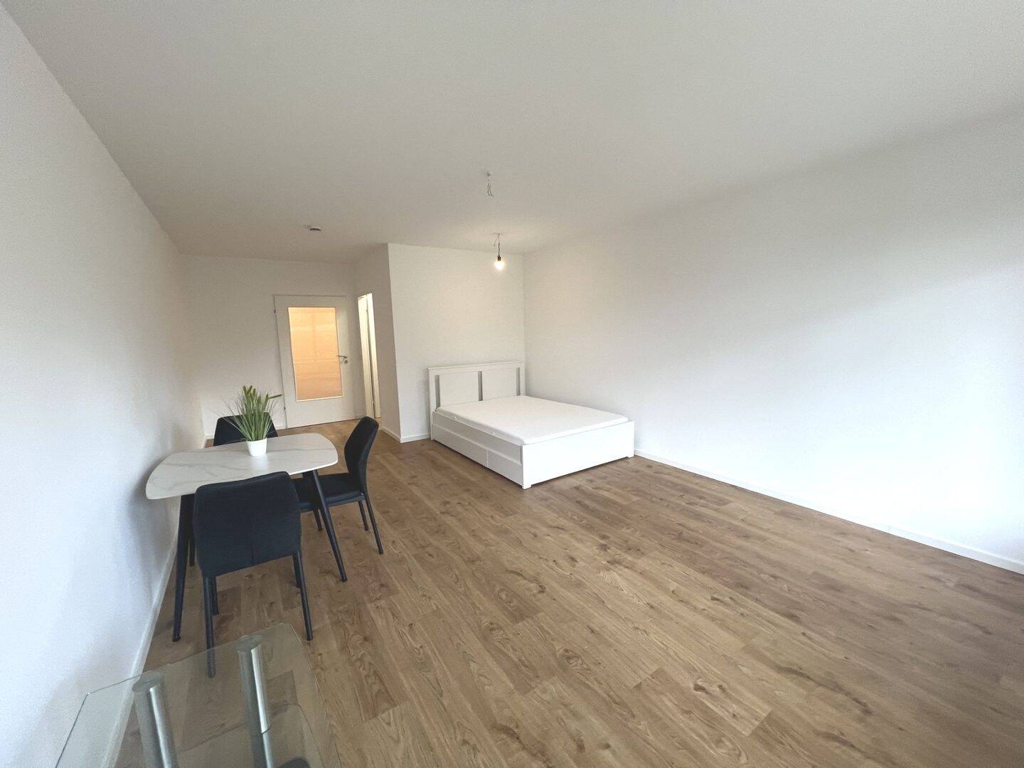 Schönes, teilmöbliertes 1-Zimmer-Erdgeschoss-Apartment in Ismaning, 85737 Ismaning