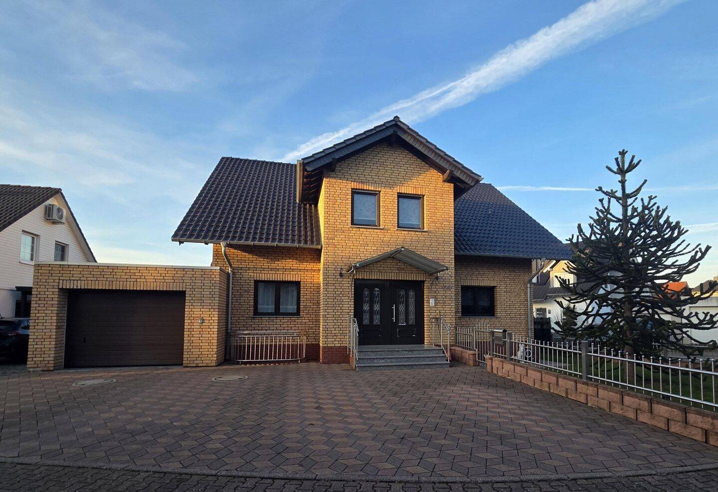 Freistehendes Zweifamilienhaus mit großem Garten, 55457 Gensingen