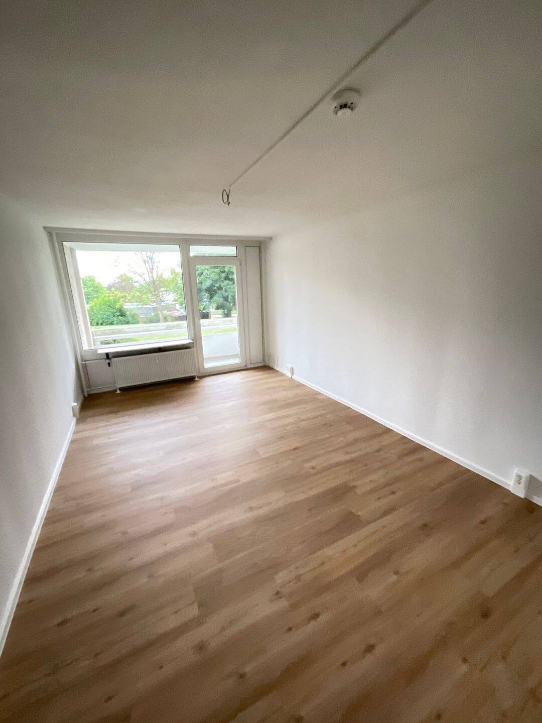 Schöne sanierte 2 zimmer Wohnung im Erdgeschoss., 24109 Kiel (Hasseldieksdamm Mettenhof)