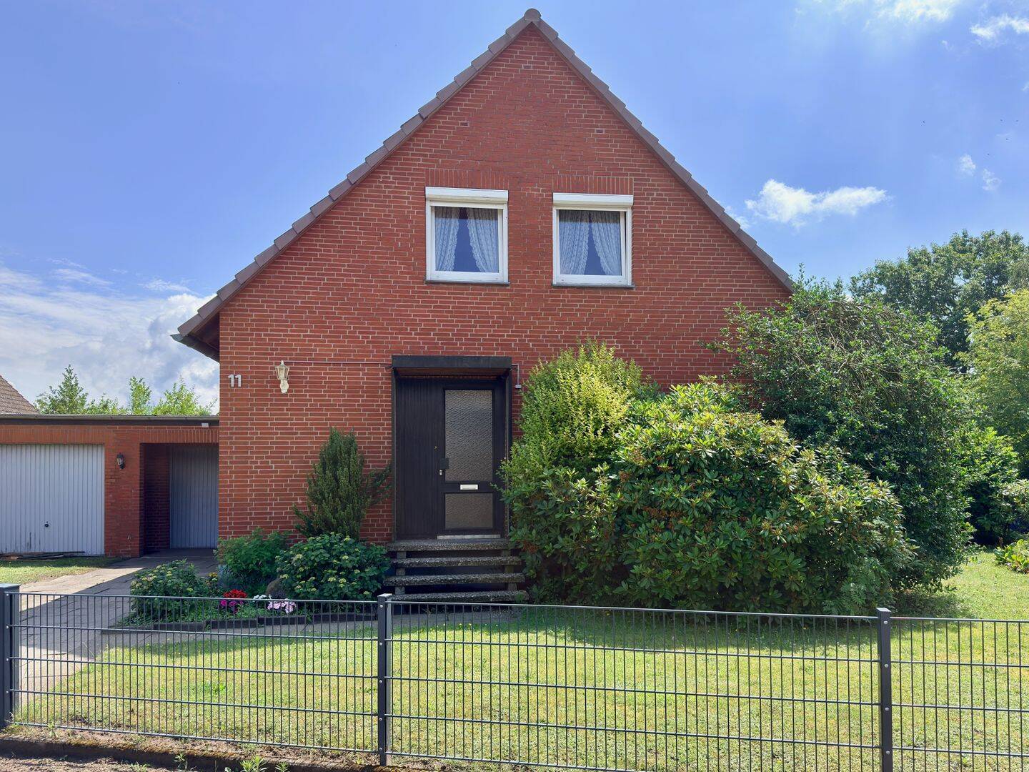 Freistehendes Einfamilienhaus mit großem Garten und Doppelgarage in Reppenstedt, 21391 Reppenstedt