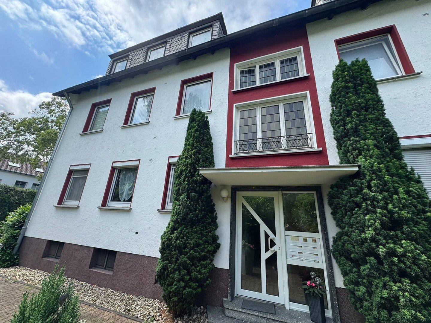 Attraktive und frisch renovierte 3-Zimmer-Wohnung in gepflegtem Mehrfamilienhaus, 46240 Bottrop (Boy Eigen)